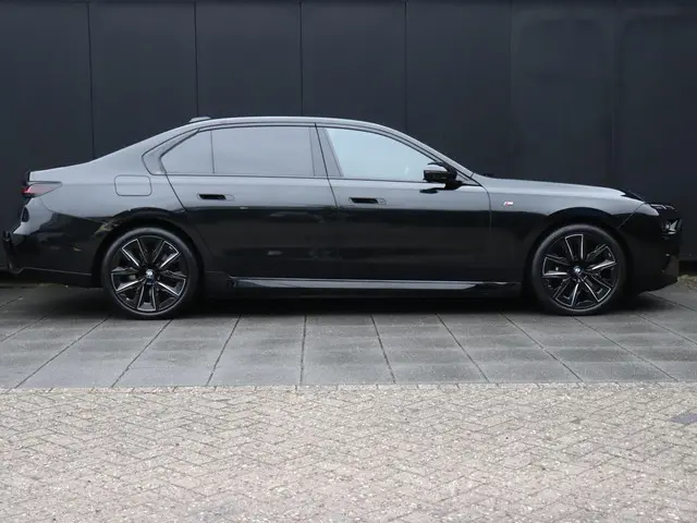 BMW 7 Serie 750e xDrive 2023 Hybride Benzine 4