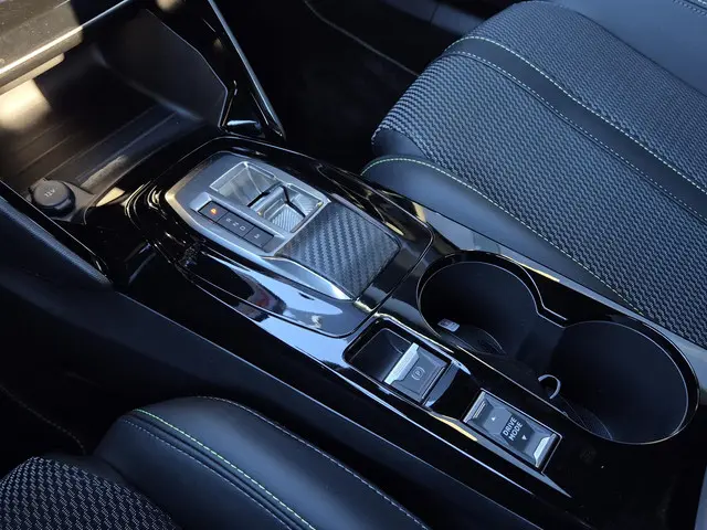 Peugeot 2008 1.2 Hybrid 145 GT 2025 Hybride Benzine 26