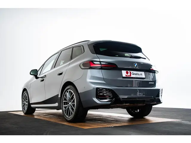 BMW 2 Serie Active Tourer 220i 2023 Benzine 42