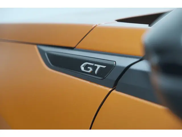 Peugeot 2008 PureTech 130 GT Pack 2022 Benzine 18