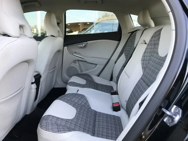 Volvo V40 2.0 D2 Nordic+ Automaat 2018 Diesel 12