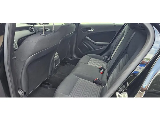 Mercedes-Benz A-Klasse 160 Business 2017 Benzine 15
