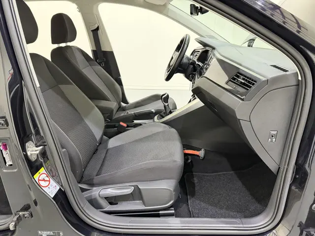 Volkswagen Polo VI HB 1.0 TSI Life 2023 Benzine 8