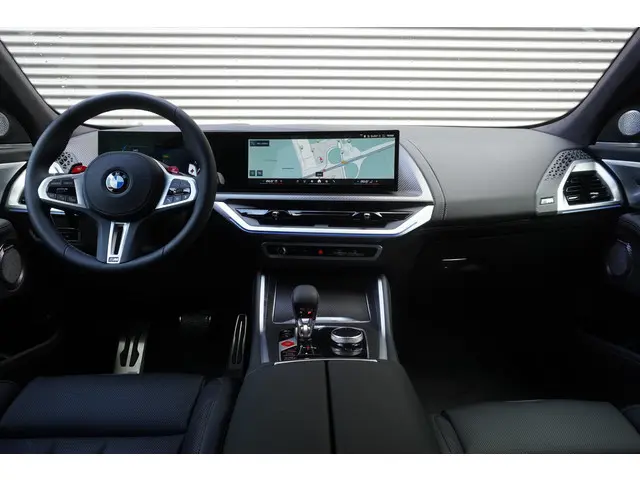 BMW XM 50e 2025 Hybride Benzine 37