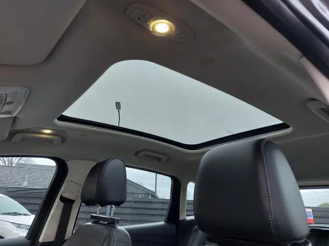 Ford C-MAX 2.0 Hybrid Titanium+ 2015 Hybride Benzine 33