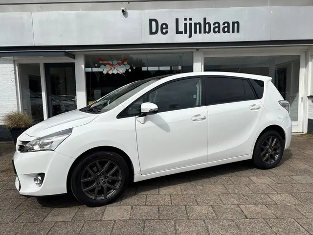 Toyota Verso 1.8 VVT-i Dynamic Business 2015 Benzine 14