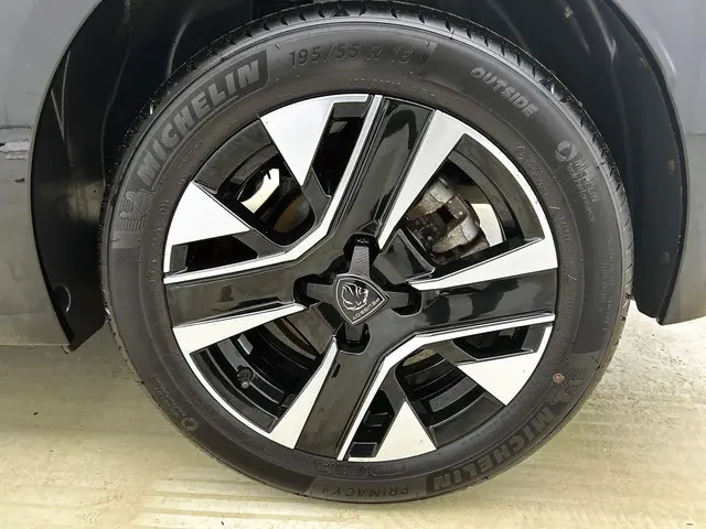 Peugeot 208 1.2 PureTech 100 Allure 2024 Benzine 33