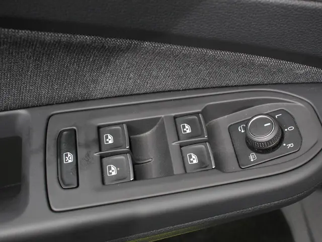 Volkswagen Golf 1.0 eTSI Life Business 2023 Benzine 18