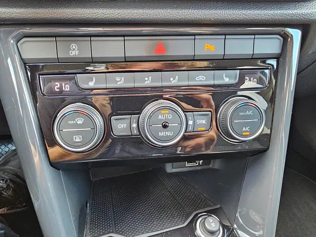 Volkswagen T-Roc 1.5 TSI Sport Business R 2019 Benzine 17