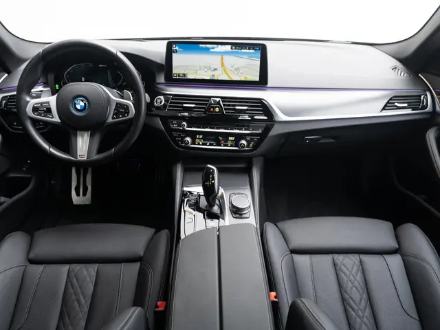 BMW 5 Serie Touring 530e 2024 Hybride Benzine 7
