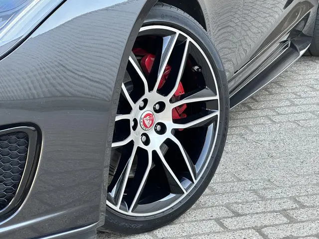 Jaguar F-Type P300 RWD R-Dynamic 2020 Benzine 35
