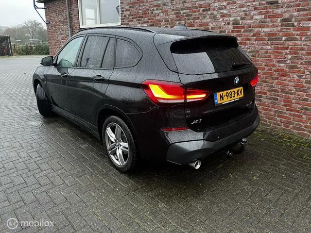 BMW X1 sDrive18i High Executive 2021 Benzine 3