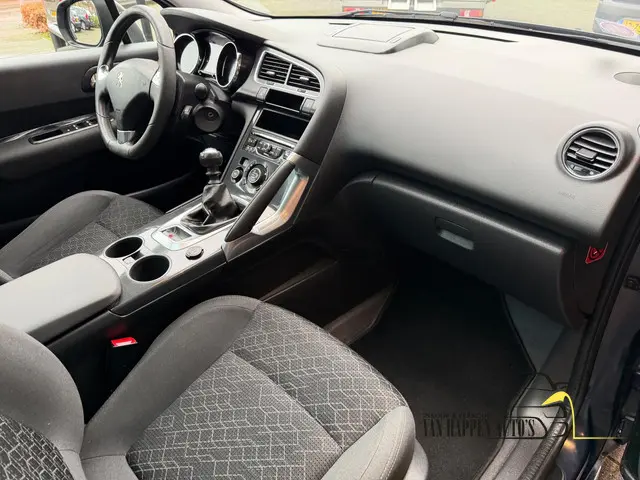 Peugeot 3008 1.2 PureTech Style / apk11-2026 2015 Benzine 9