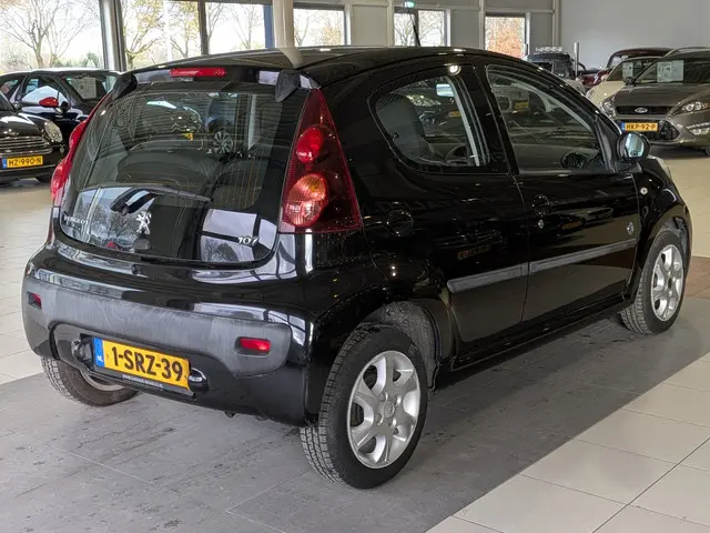 Peugeot 107 1.0 Envy 2013 Benzine 4
