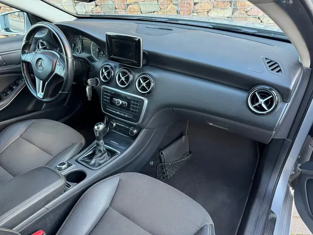 Mercedes-Benz A-Klasse 180 4U3 2013 Benzine 11