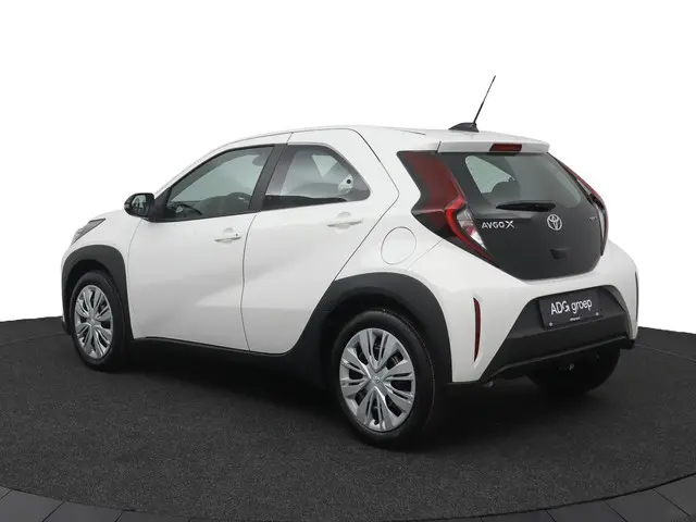 Toyota Aygo X Hybrid 115 play 2026 Hybride Benzine 12