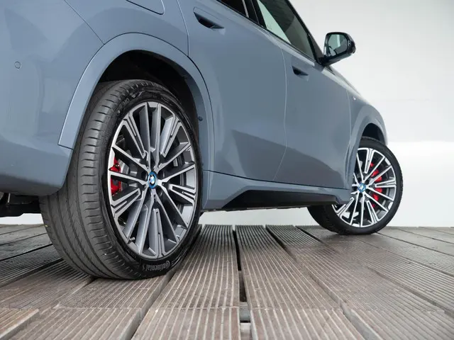 BMW X1 xDrive25e 2025 Hybride Benzine 21