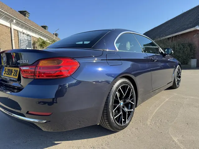 BMW 4 Serie Cabrio 428i High Executive 2015 Benzine 7