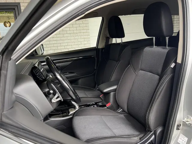 Mitsubishi Outlander 2.4 PHEV Pure+ 2020 Hybride Benzine 26