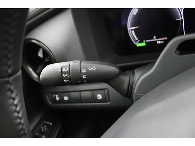 Toyota C-HR 1.8 Hybrid 140 Dynamic 2026 Hybride Benzine 29