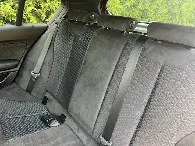 BMW 1 Serie 118i M Sport High Executive 2013 Benzine 26