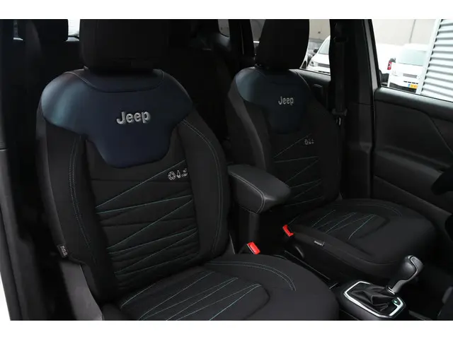 Jeep Renegade 1.5T e-Hybrid Upland 2022 Hybride Benzine 16