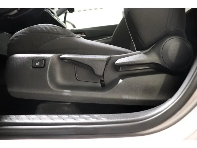 Toyota C-HR 1.8 Hybrid Style, 2019 Hybride Benzine 18