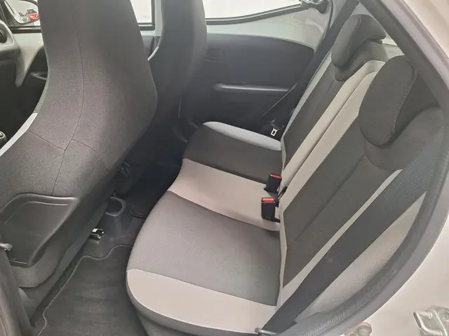 Toyota Aygo 2015. X-Play uitv. 42.000 km NAP. 2015 Benzine 15