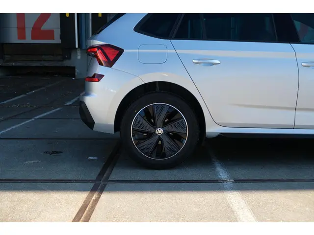 Škoda Kamiq FL 1.0 TSI DSG Monte Carlo 2024 Benzine 5