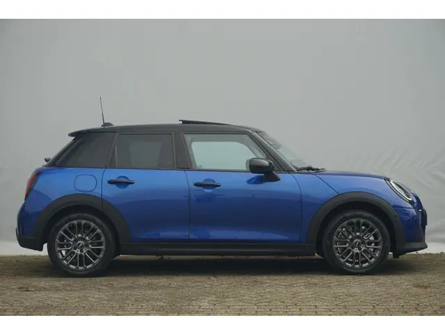 MINI 5-Deurs Cooper C 2025 Benzine 3
