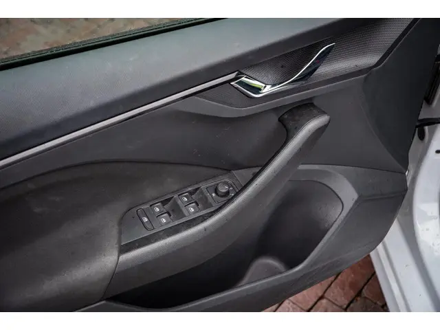 Škoda Kamiq 1.0 TSI Sport Business 2020 Benzine 14
