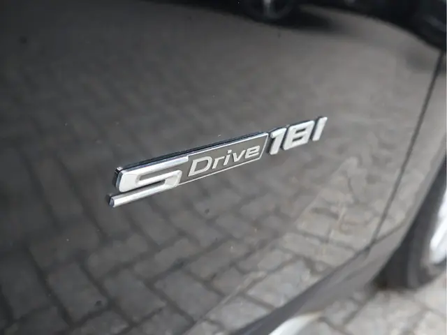 BMW X1 sDrive18i 136 PK High Executive 2017 Benzine 14