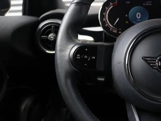 MINI 3-Deurs One 2022 Benzine 17