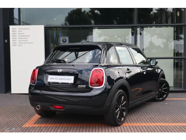 MINI 5-Deurs Cooper 2021 Benzine 3