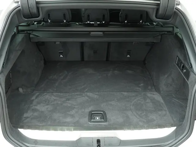 BMW 3 Serie Touring 330e 2025 Hybride Benzine 27