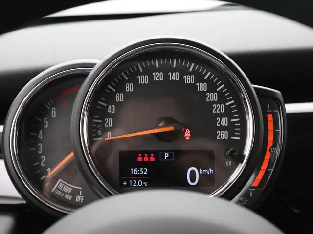 MINI 5-Deurs Cooper 2023 Benzine 17