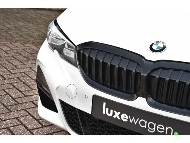 BMW 3 Serie Touring 330e M-Sport 2020 Hybride Benzine 18
