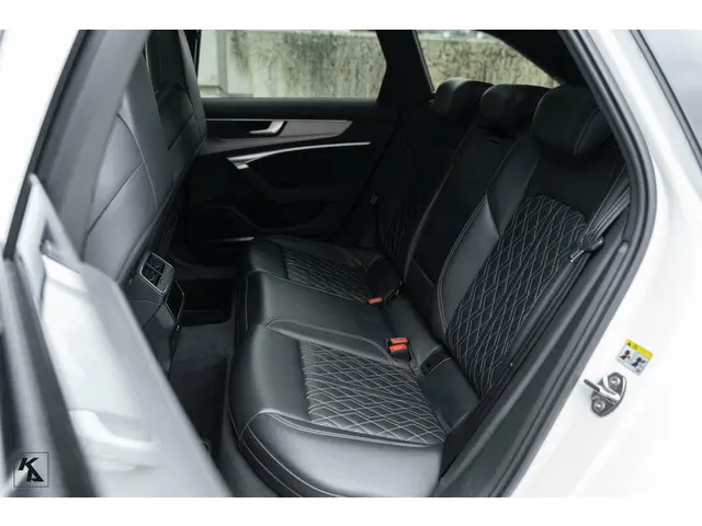 Audi A6 Avant 45 TFSI | 2019 Quattro | S-line 2019 Benzine 54