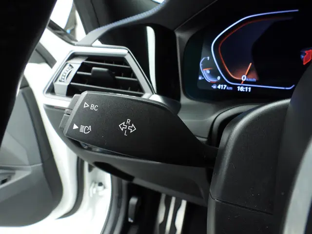 BMW 3 Serie Touring 318i 2022 Benzine 23