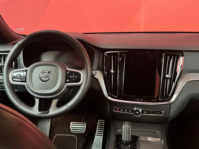 Volvo V60 2.0 B4 R-Design 2022 Hybride Benzine 4