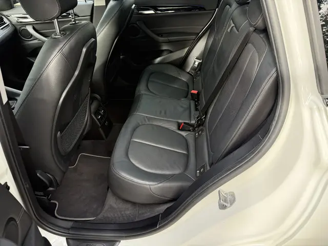 BMW X1 sDrive20i Business Edition Plus 2021 Benzine 14