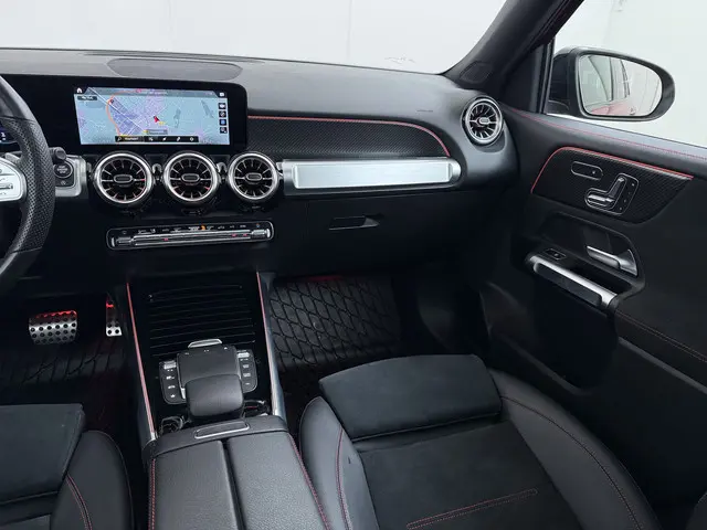 Mercedes-Benz GLB 200 AMG line 2022 Benzine 22