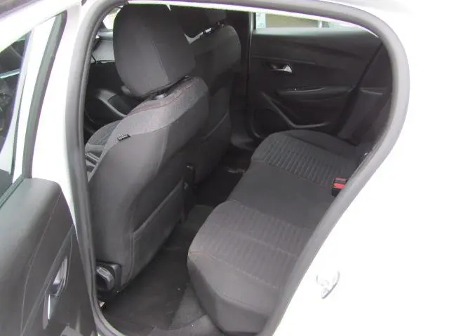 Peugeot 208 1.2 PureTech Active Pack 2023 Benzine 7
