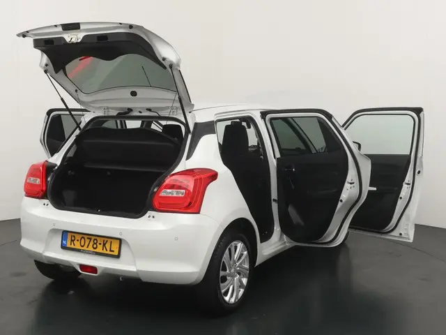 Suzuki Swift 1.2 Select Smart Hybrid 2022 Benzine 21