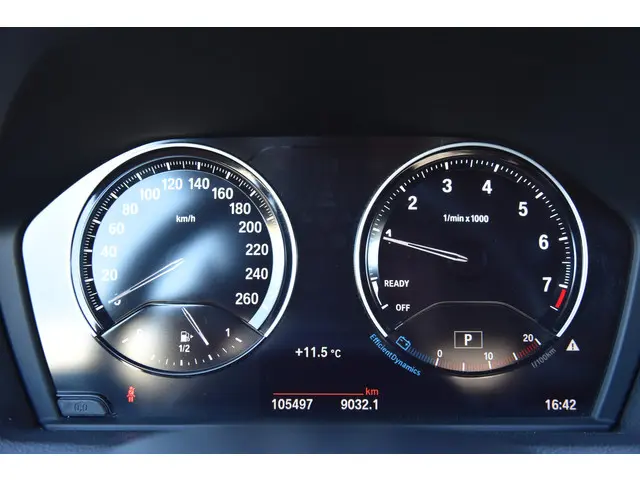 BMW 1 Serie 118i Executive 2018 Benzine 19