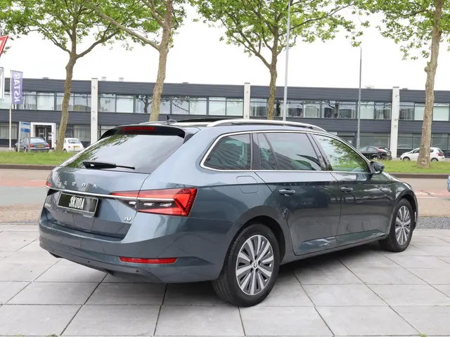 Škoda Superb Combi iV 1.4 TSI PHEV 2021 Hybride Benzine 24