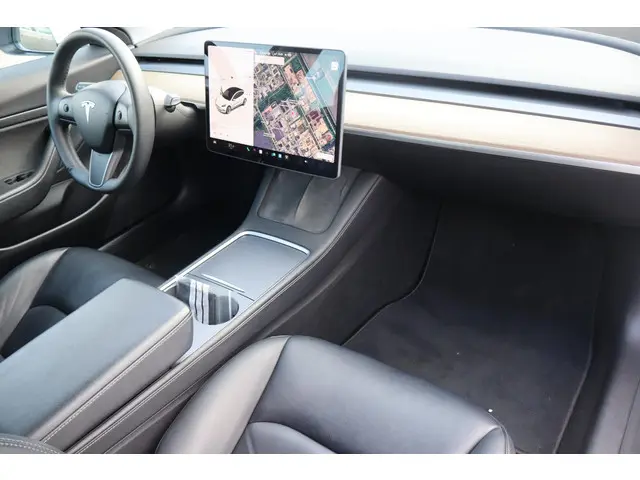 Tesla Model 3 2