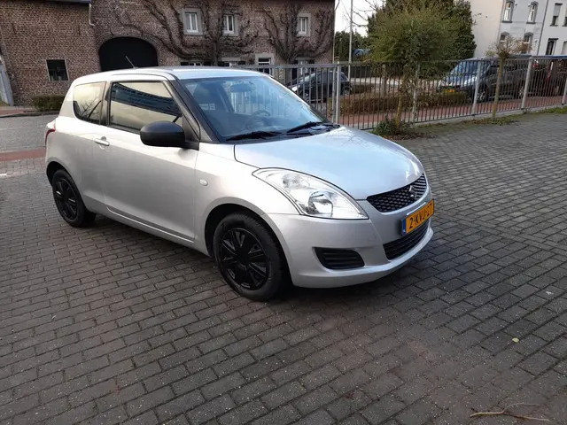 Suzuki Swift 1.2 Base 2013 Benzine 9