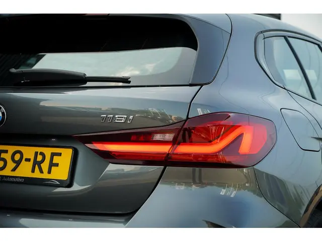 BMW 1 Serie 118i High Executive 2021 Benzine 30