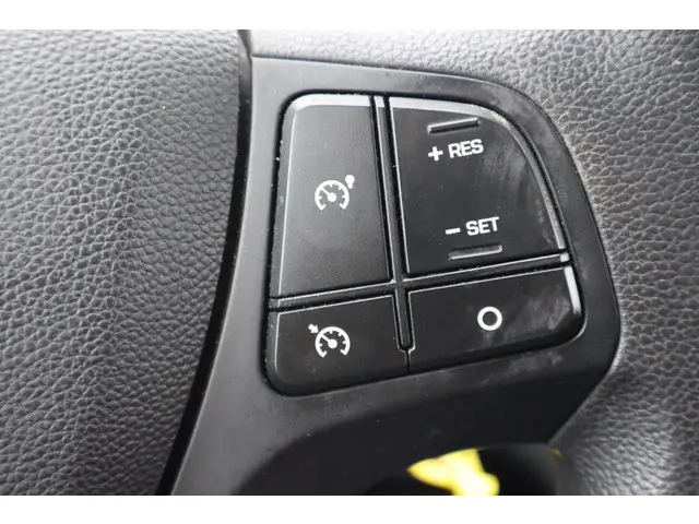 Hyundai i10 1.0i i-Motion Comfort 2015 Benzine 23